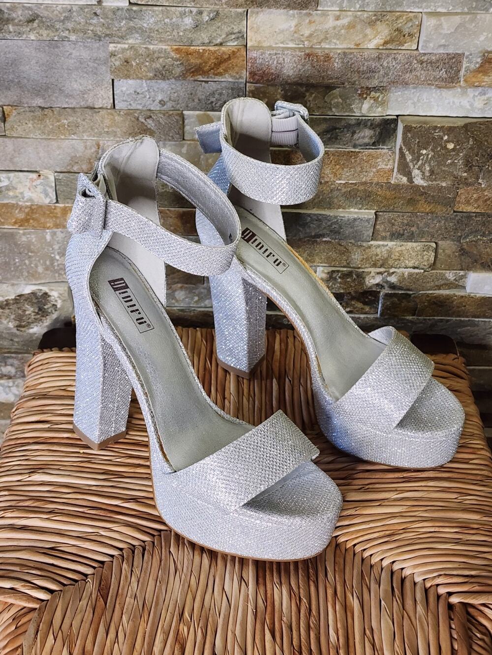 NEW! IDIFU Platform Silver Sparkle Chunky Heels Ankle Strap Formal HOCO Size 7